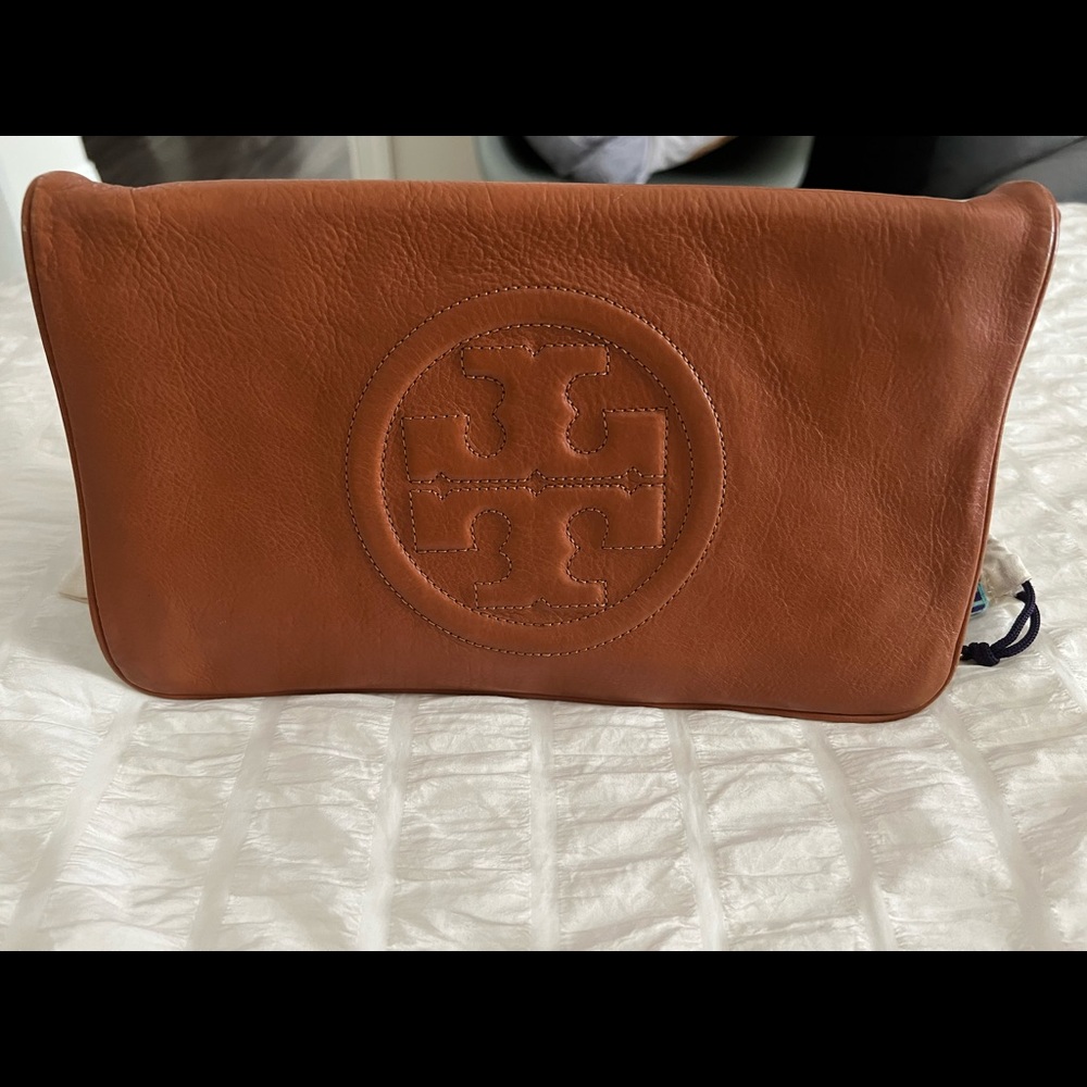 | Tory Burch Classic Reva Clutch | Color: Gold/Green | Size: 12W x 7H x 1D |